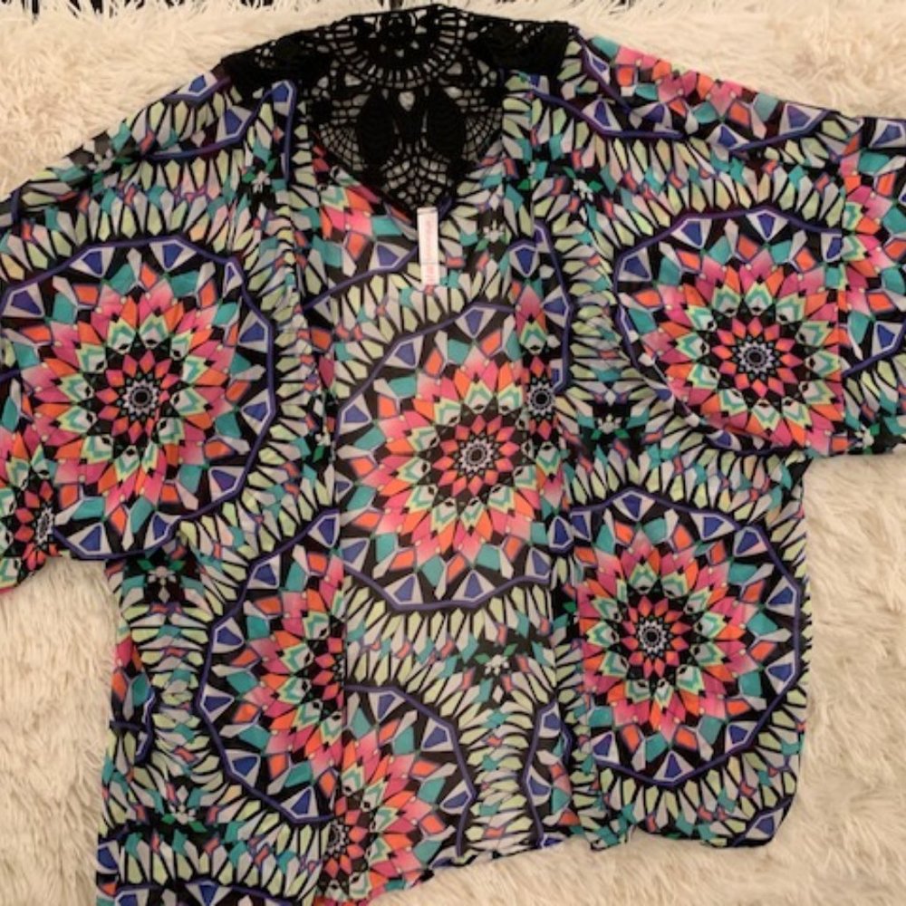 Xhilaration Kaleidoscope Kimono with Blk Crochet